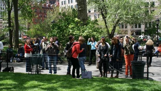 There was a perpetual crowd of tourists and New Yorkers alike.